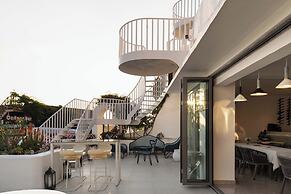 Dali CloudySky Lullaby SeaviewHotel