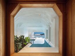 Dali CloudySky Lullaby SeaviewHotel