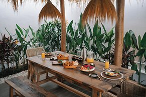 EHOA NYANYI BEACH Boutique Hotel