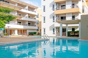 1BR Condo Gym Sauna Pool 650m Beach C271