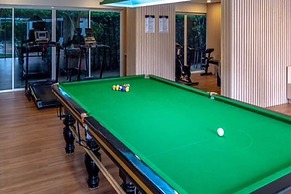 1BR Condo Gym Sauna Pool 650m Beach C271