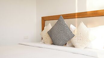 Sun Contemporary by Dia Homes