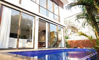 Sun Contemporary by Dia Homes