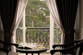 Hill Side Town Hotel