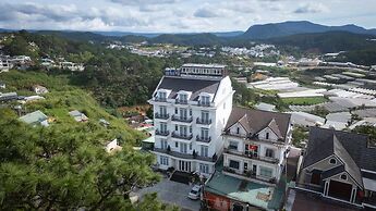 Hill Side Town Hotel