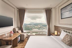Hill Side Town Hotel
