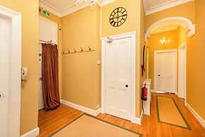 Stylish Southside Flat Near Old Town