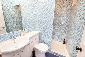 Stylish Southside Flat Near Old Town