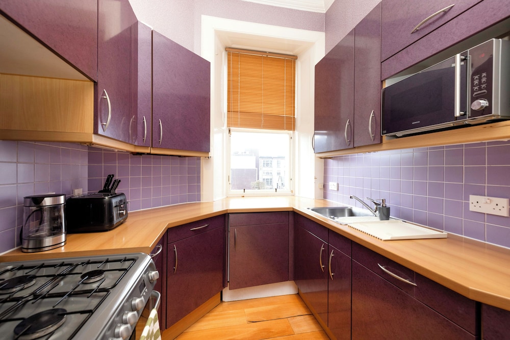 Stylish Southside Flat Near Old Town