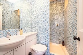 Stylish Southside Flat Near Old Town