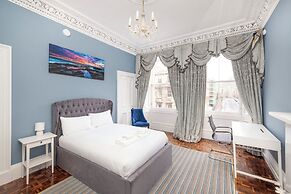 Stylish Southside Flat Near Old Town