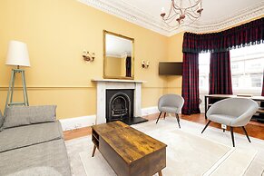 Stylish Southside Flat Near Old Town