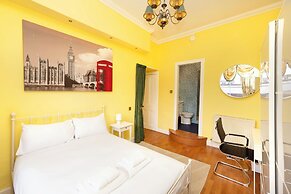Stylish Southside Flat Near Old Town