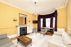 Stylish Southside Flat Near Old Town