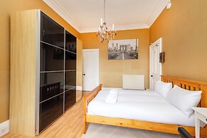 Stylish Southside Flat Near Old Town
