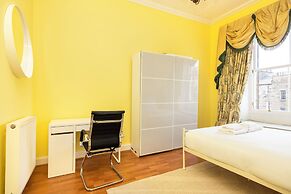 Stylish Southside Flat Near Old Town