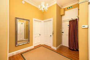 Stylish Southside Flat Near Old Town