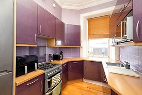 Stylish Southside Flat Near Old Town