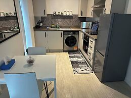 Pristine & Cozy 3 bed 2 Bath Apartment in a Great Location