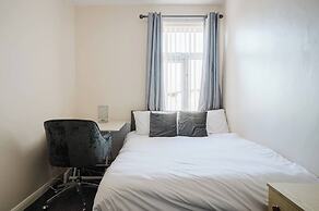 6-bed Manchester Holiday