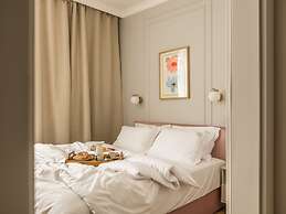 Astor Residence by Fragola Apartments