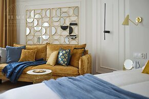 Astor Residence by Fragola Apartments