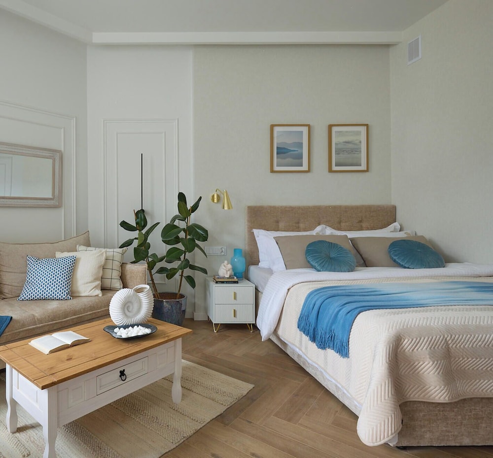 Astor Residence by Fragola Apartments