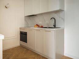 Astor Residence by Fragola Apartments