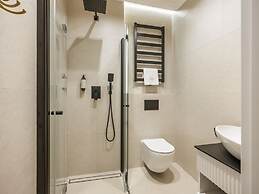 Astor Residence by Fragola Apartments