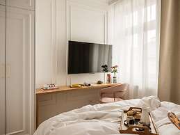 Astor Residence by Fragola Apartments