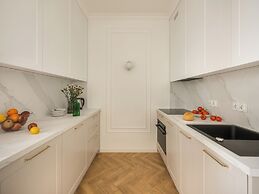 Astor Residence by Fragola Apartments