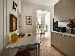 Astor Residence by Fragola Apartments