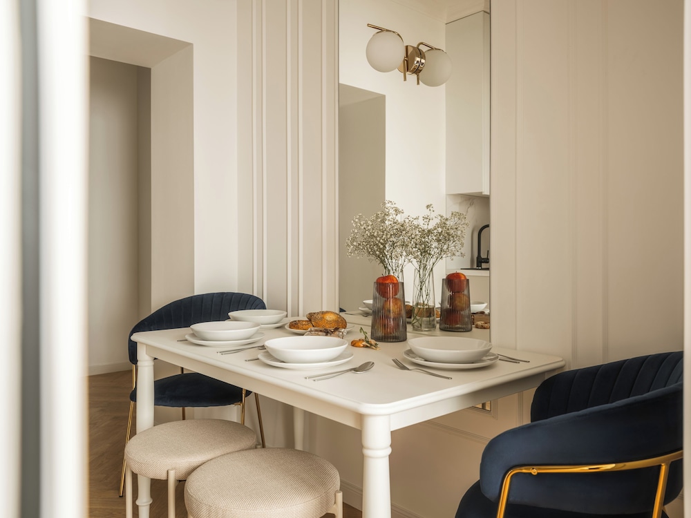 Astor Residence by Fragola Apartments