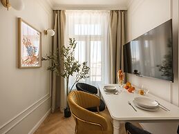 Astor Residence by Fragola Apartments