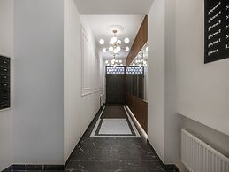 Astor Residence by Fragola Apartments