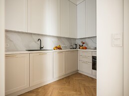 Astor Residence by Fragola Apartments