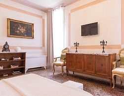 Palazzo Foscolo Grand Canal