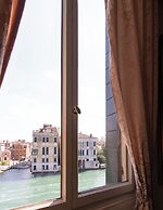 Palazzo Foscolo Grand Canal