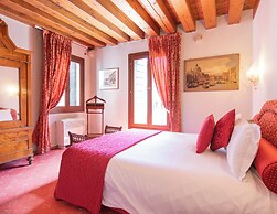 Foscolo Apartments