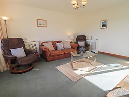 2 Lupton Hall Cottages