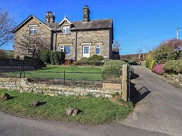 2 Lupton Hall Cottages