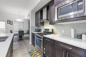 Modern 3BR Home Edmonton Near by Airport