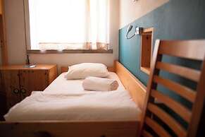 Wax Hostel & Apts