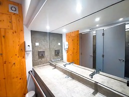 Wax Hostel & Apts