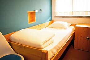 Wax Hostel & Apts