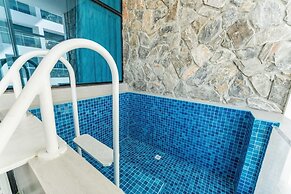 PVH - Opalz by Danube 1BR with Jacuzzi