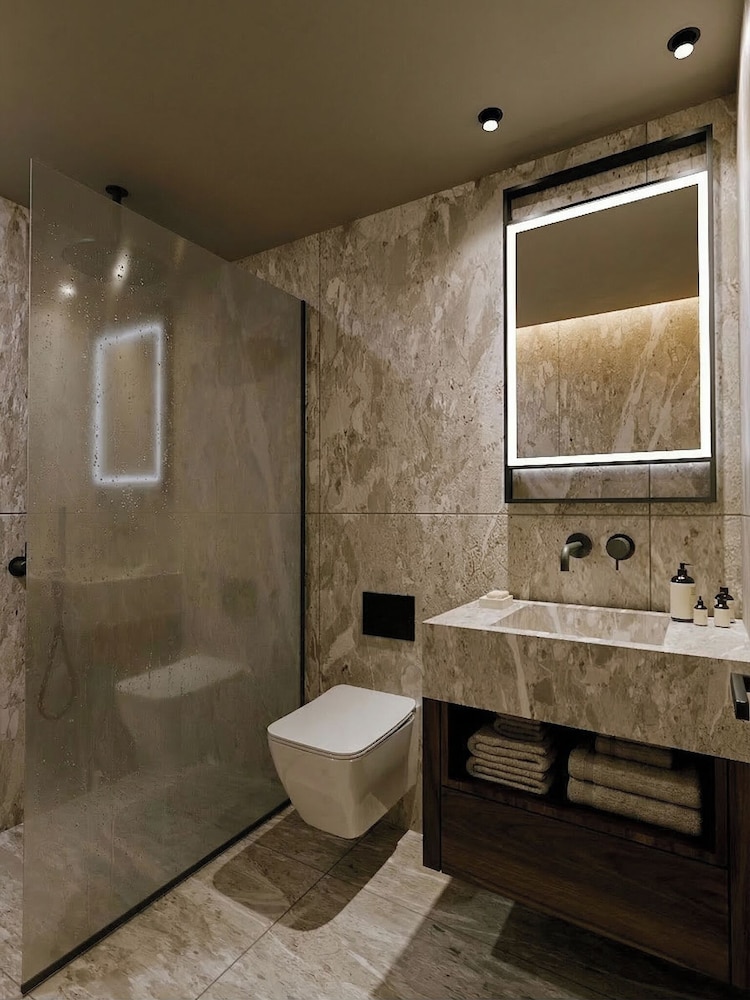 Nesean Plaza Hotel