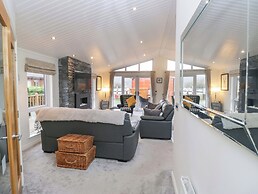 Waters Edge Lodge
