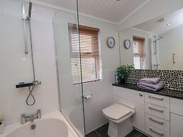 Waters Edge Lodge