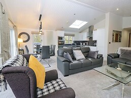 Waters Edge Lodge